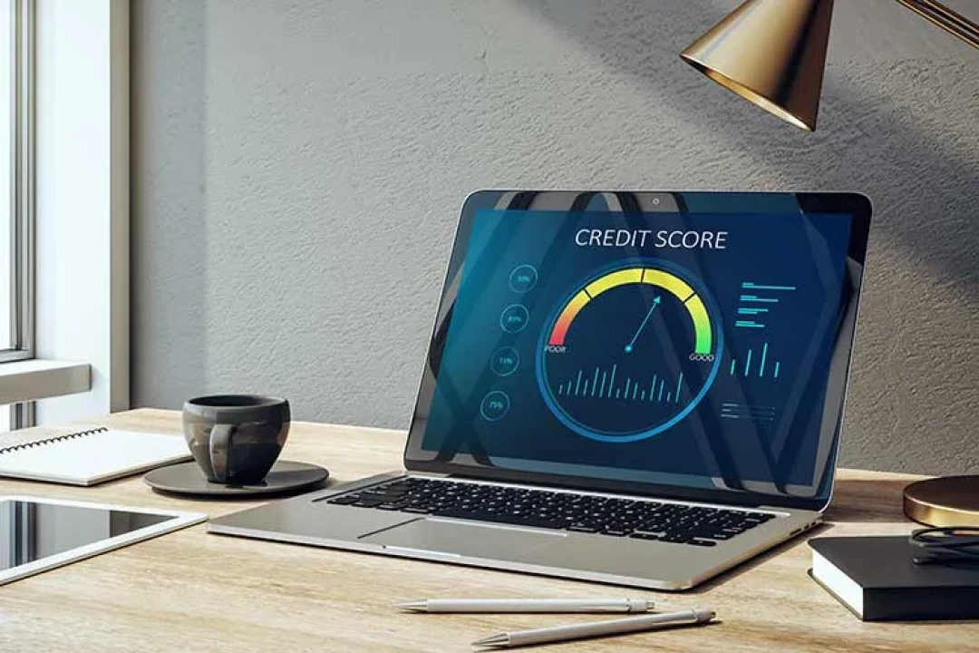 Bank Local. Laptop open on a desk, with an image of a graph showing a credit score.